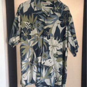 Like new Tommy Bahama blue flowered silk shirt sz Medium